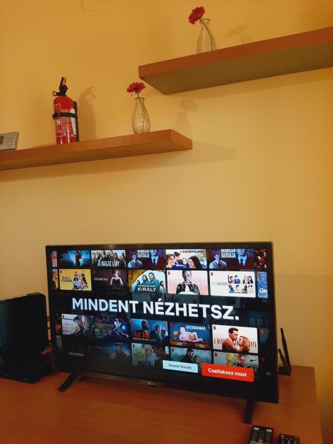 Aqua Apartman Gyula Bagian luar foto