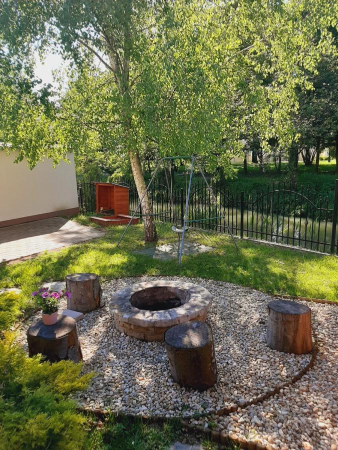 Aqua Apartman Gyula Bagian luar foto