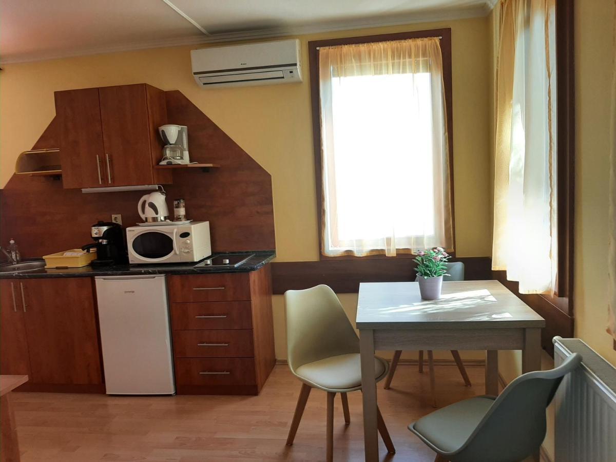 Aqua Apartman Gyula Bagian luar foto