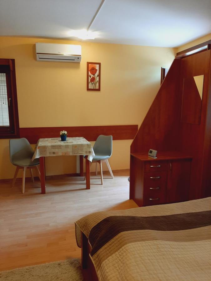 Aqua Apartman Gyula Bagian luar foto