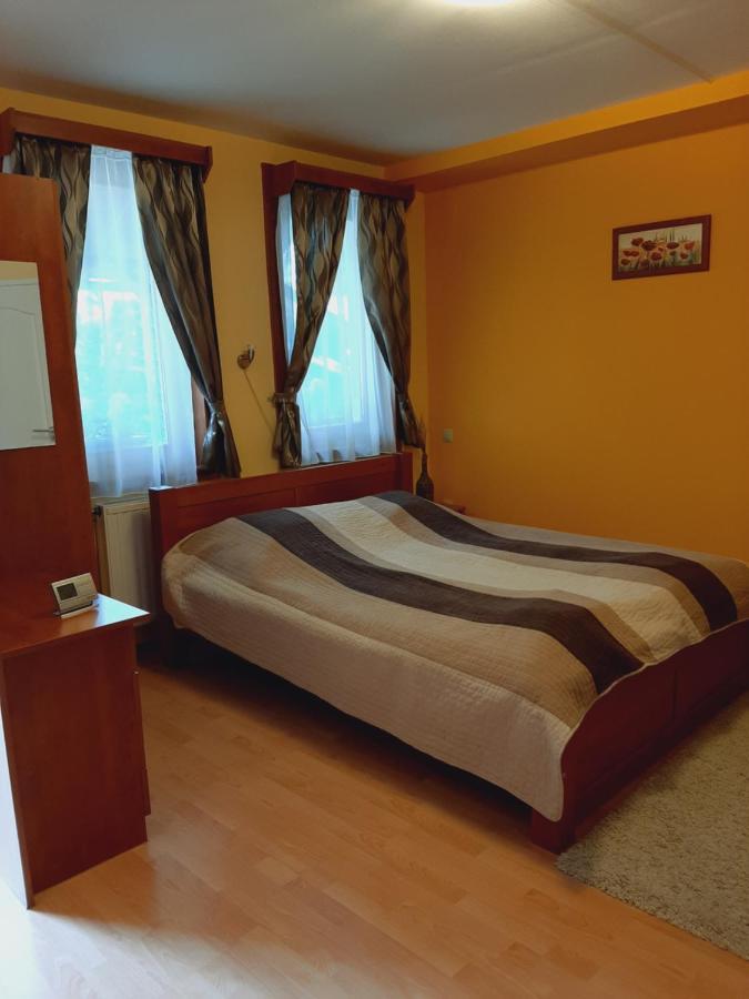 Aqua Apartman Gyula Bagian luar foto