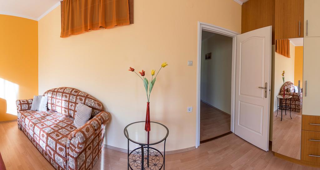 Aqua Apartman Gyula Bagian luar foto